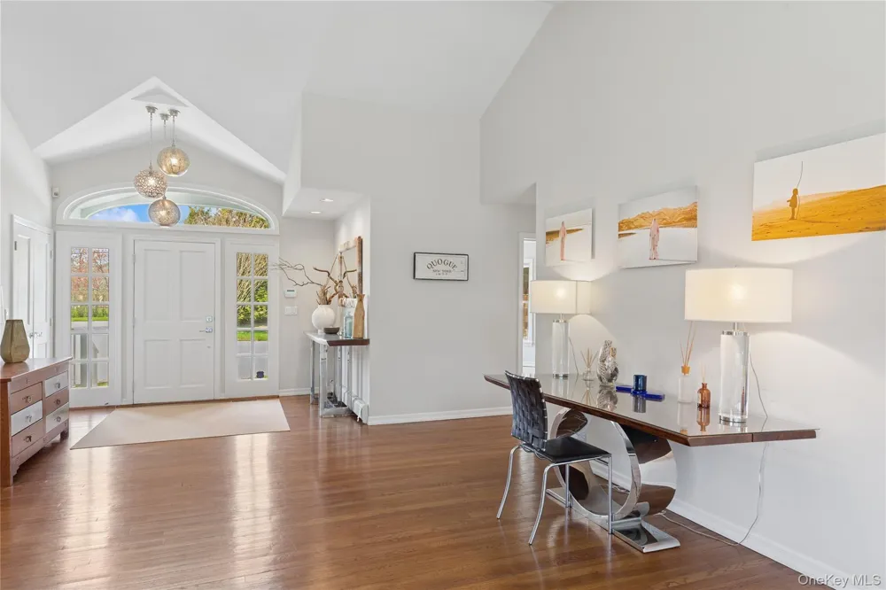 8 Niamogue Lane Quogue, NY 11959