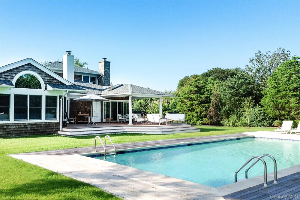 8 Niamogue Lane Quogue, NY 11959