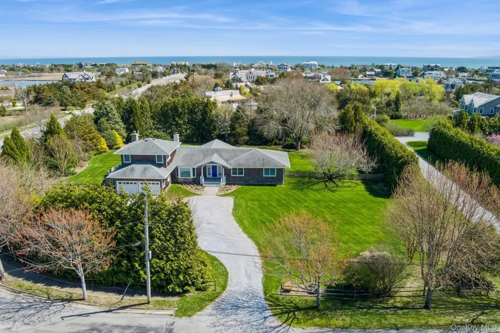8 Niamogue Lane Quogue, NY 11959