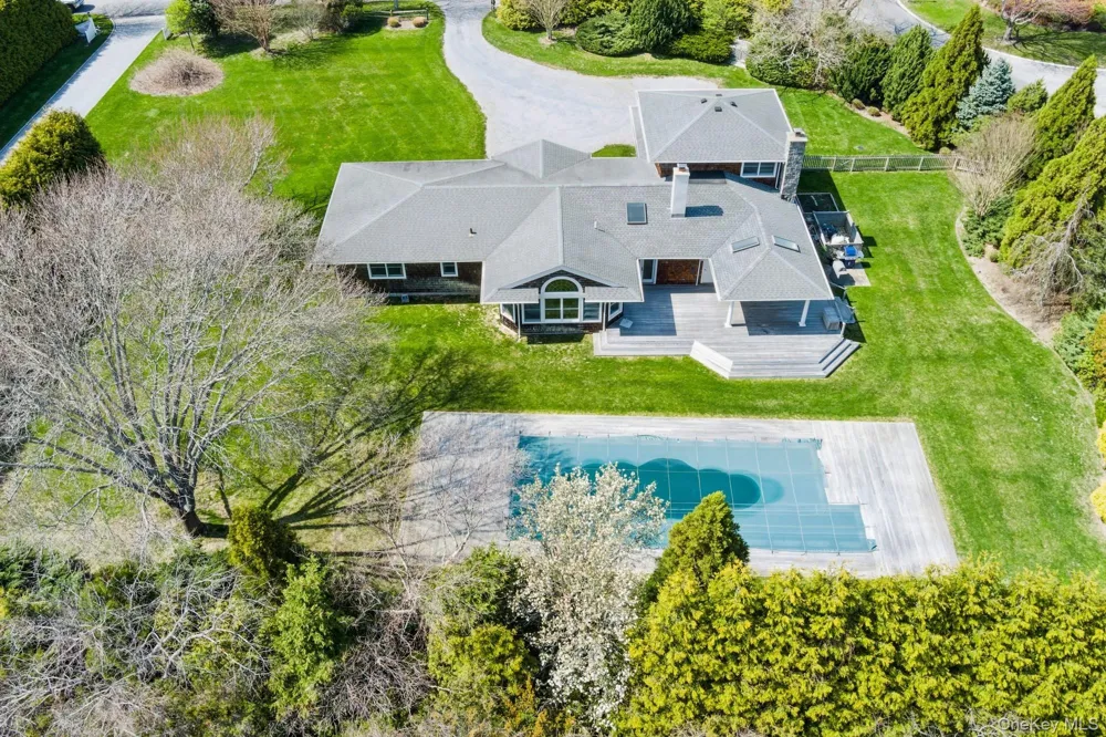 8 Niamogue Lane Quogue, NY 11959