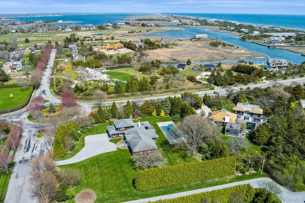 8 Niamogue Lane Quogue, NY 11959