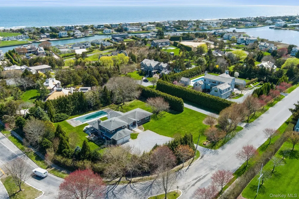 8 Niamogue Lane Quogue, NY 11959