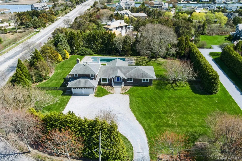 8 Niamogue Lane Quogue, NY 11959