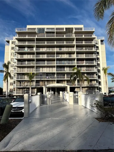 500 OSCEOLA AVENUE #403