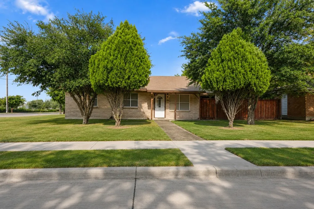 13105 Blossomheath Lane Dallas, TX 75240
