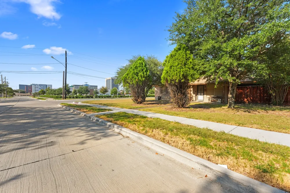 13105 Blossomheath Lane Dallas, TX 75240