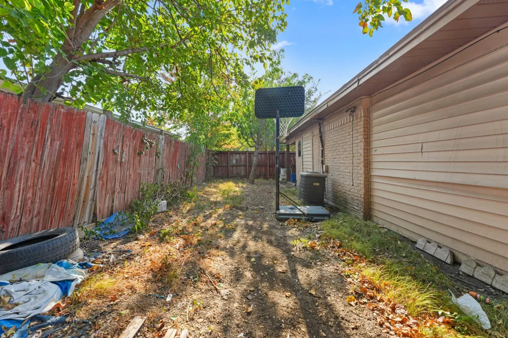 13105 Blossomheath Lane Dallas, TX 75240