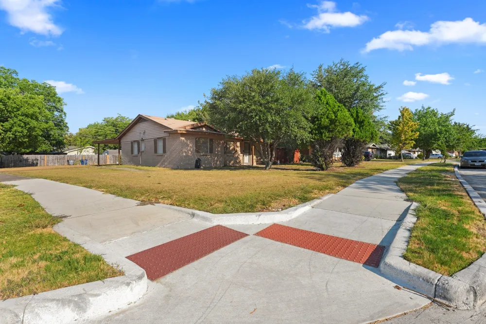 13105 Blossomheath Lane Dallas, TX 75240