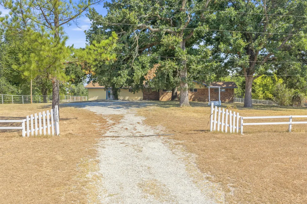 12438 Campbell Road Marietta, OK 73448