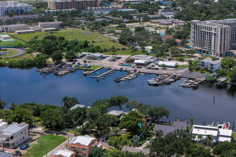 705 W WEST STREET Tampa, FL 33602