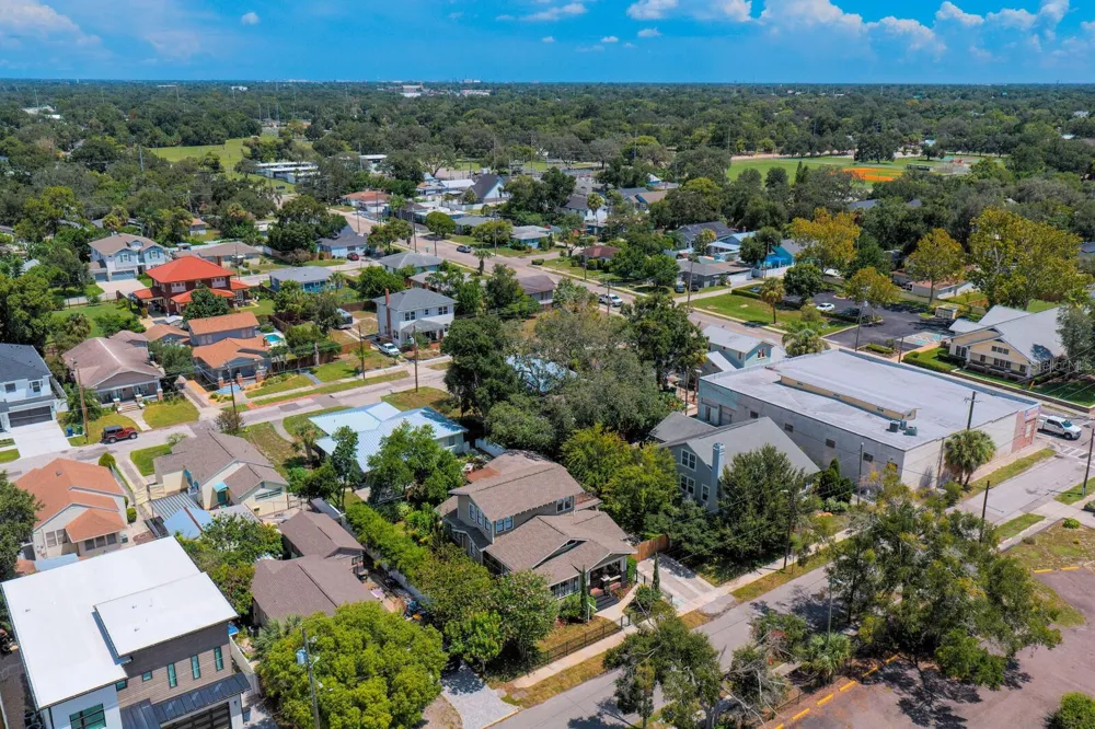 705 W WEST STREET Tampa, FL 33602