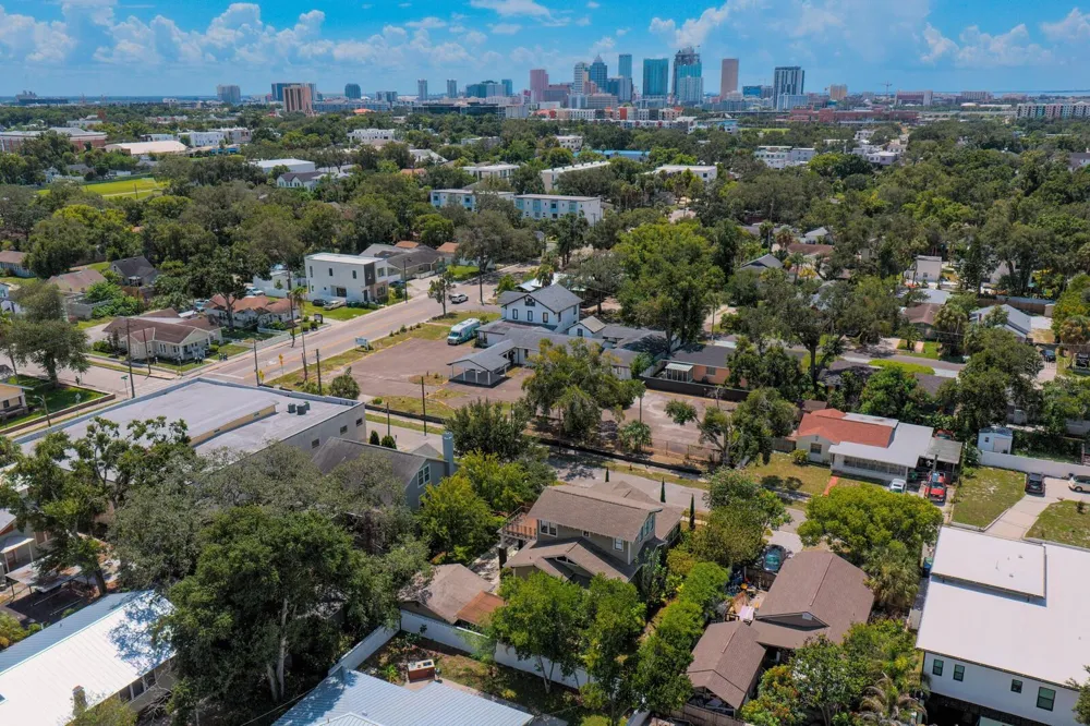 705 W WEST STREET Tampa, FL 33602
