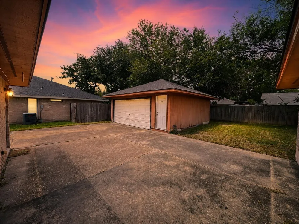 6902 Feather Creek Drive Houston, TX 77086