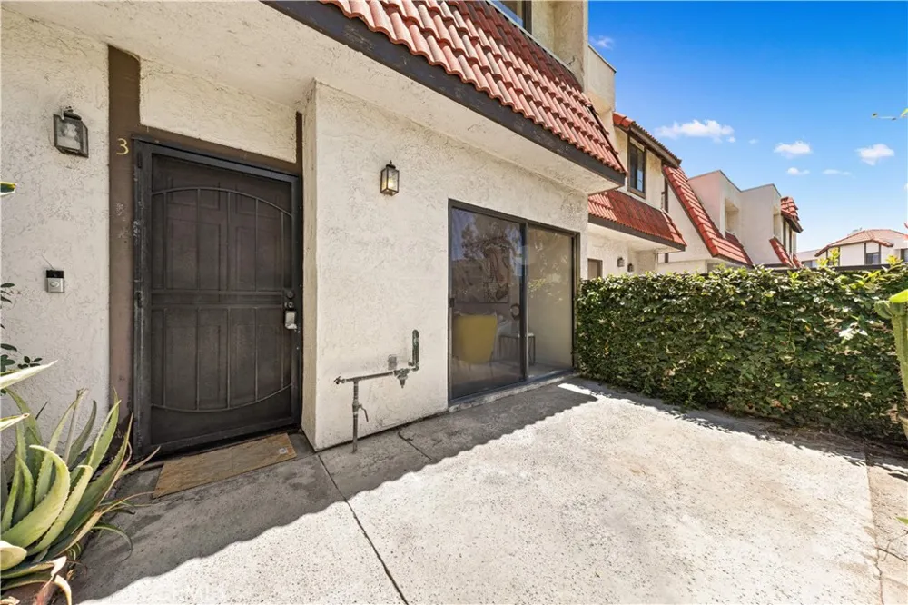 27640 Nugget Drive #3 Canyon Country, CA 91387
