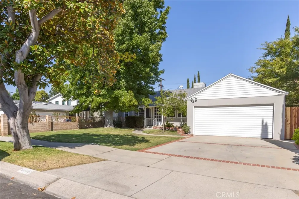 6448 Charlesworth North Hollywood, CA 91606