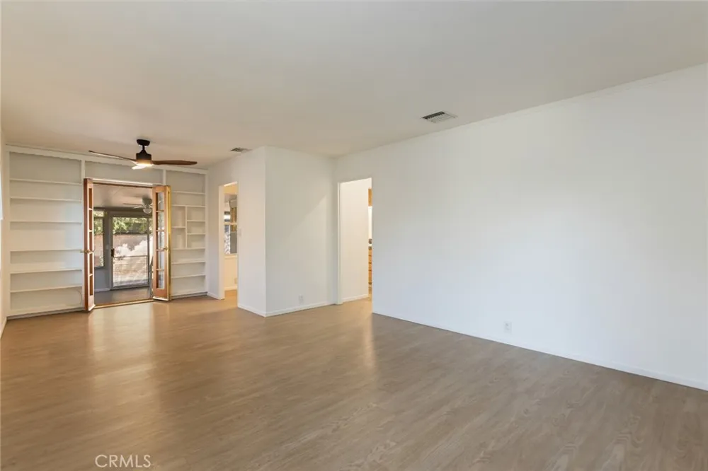 6448 Charlesworth North Hollywood, CA 91606