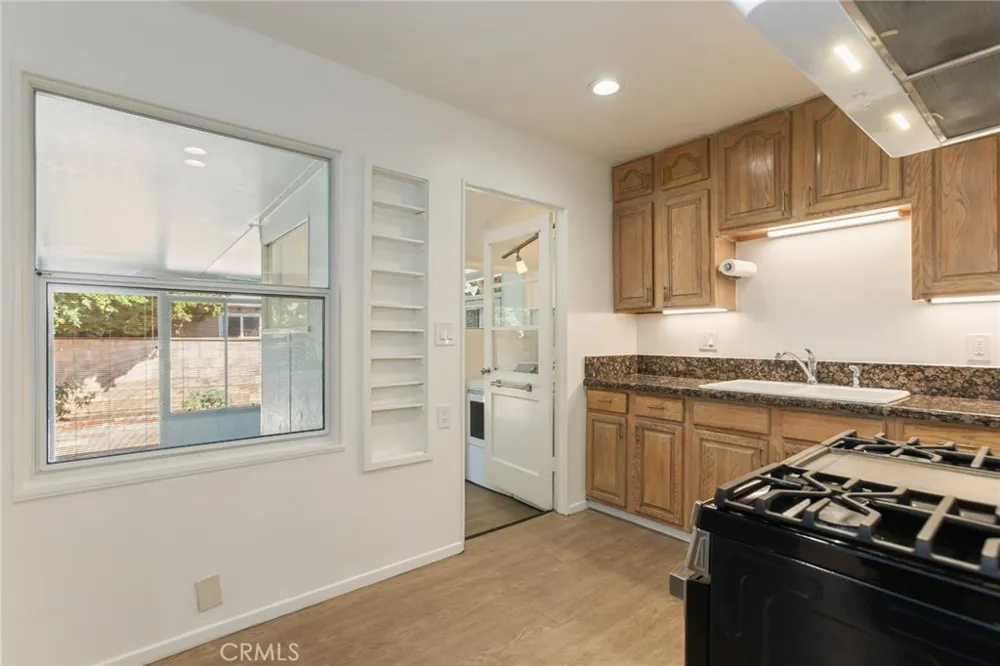 6448 Charlesworth North Hollywood, CA 91606