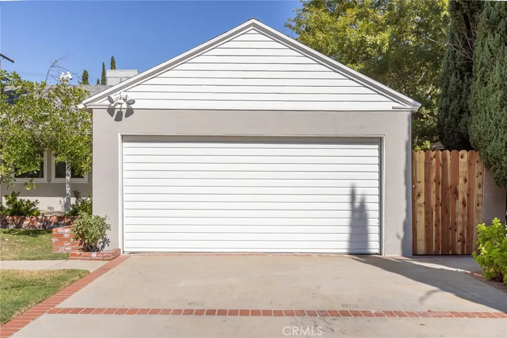 6448 Charlesworth North Hollywood, CA 91606