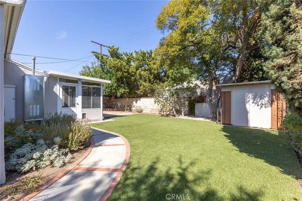 6448 Charlesworth North Hollywood, CA 91606