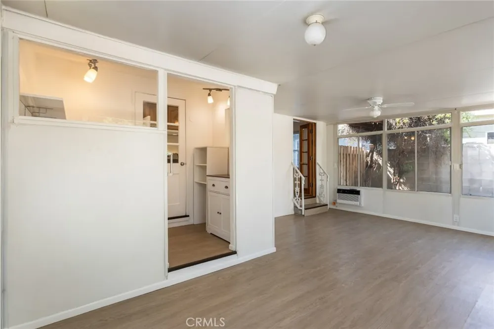 6448 Charlesworth North Hollywood, CA 91606