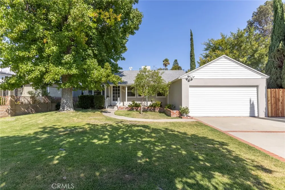 6448 Charlesworth North Hollywood, CA 91606