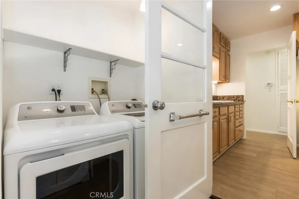 6448 Charlesworth North Hollywood, CA 91606