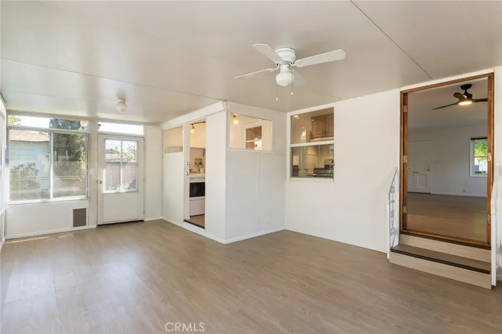 6448 Charlesworth North Hollywood, CA 91606