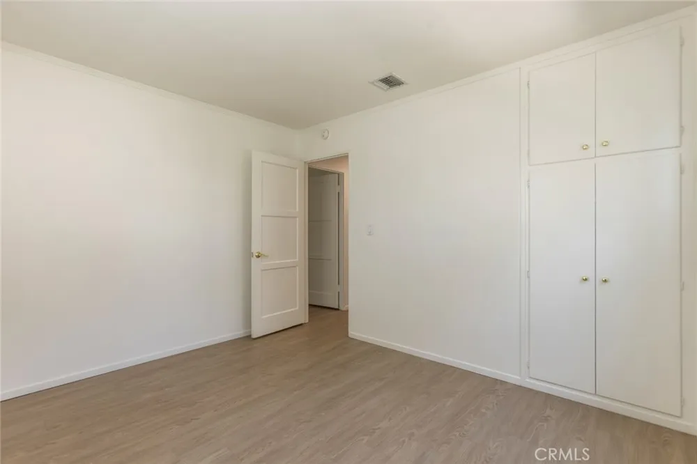 6448 Charlesworth North Hollywood, CA 91606