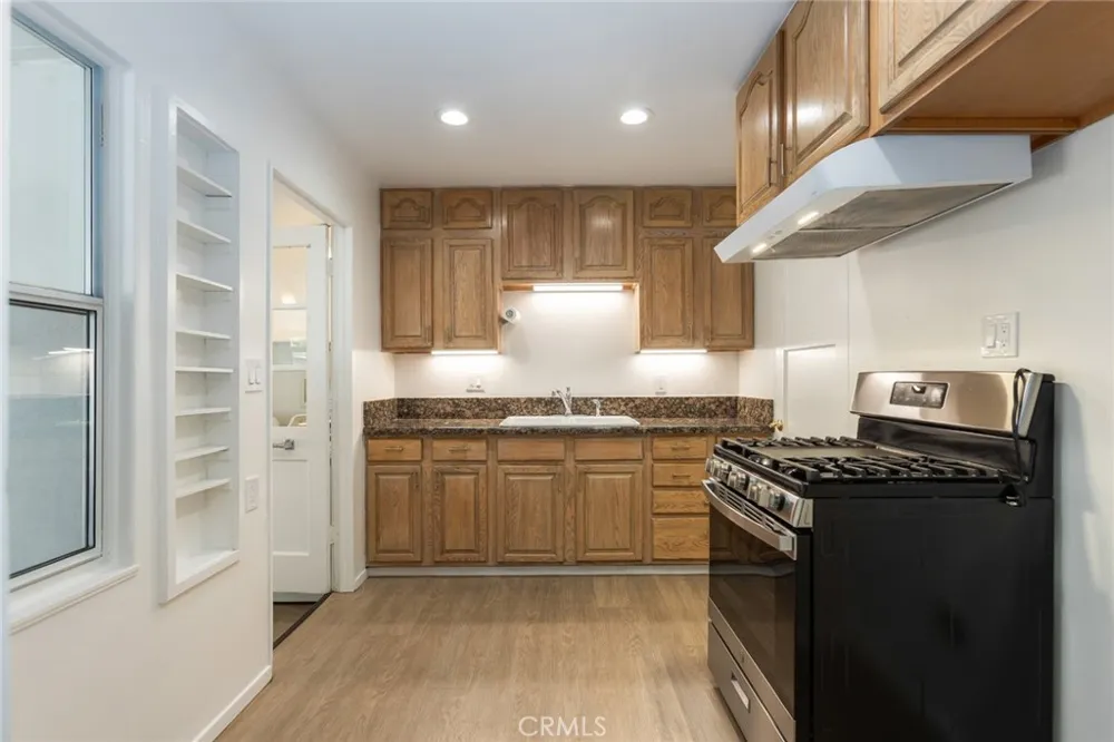 6448 Charlesworth North Hollywood, CA 91606