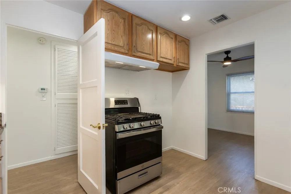 6448 Charlesworth North Hollywood, CA 91606