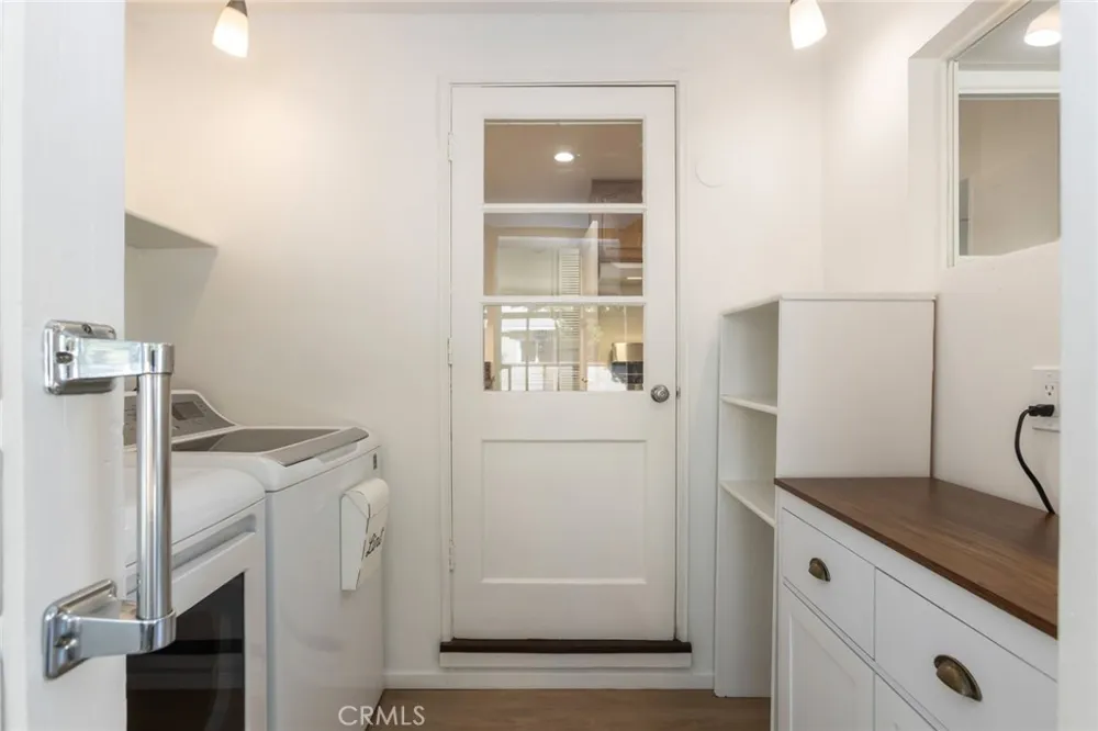 6448 Charlesworth North Hollywood, CA 91606