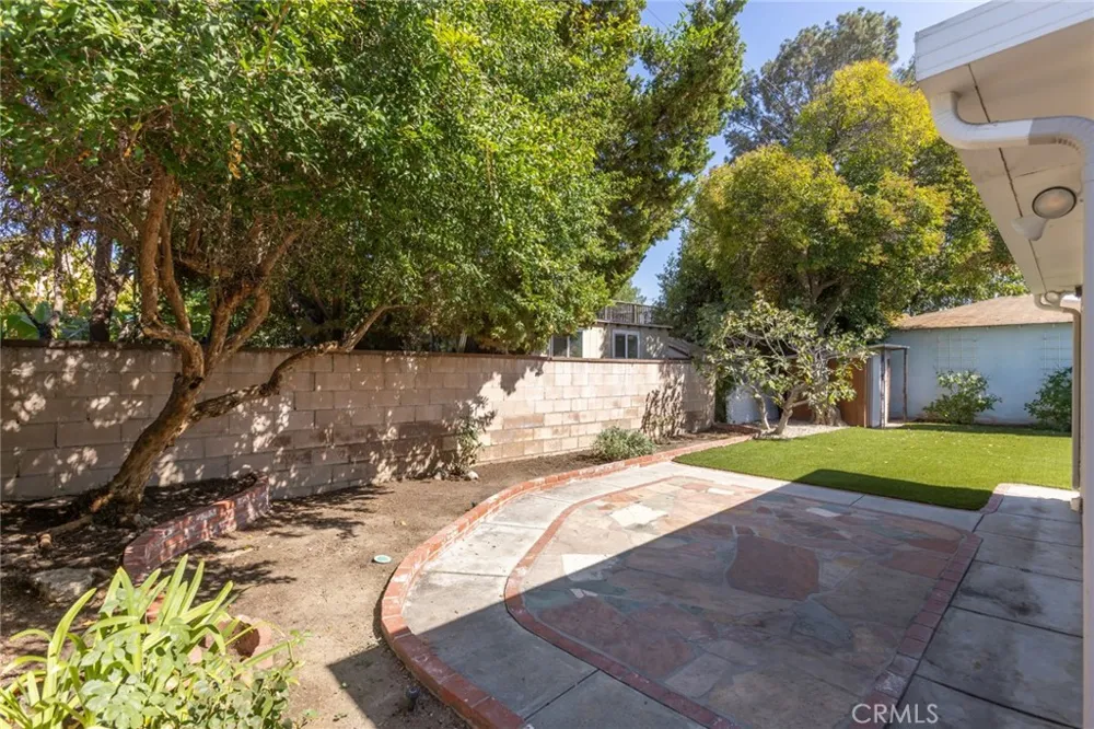 6448 Charlesworth North Hollywood, CA 91606