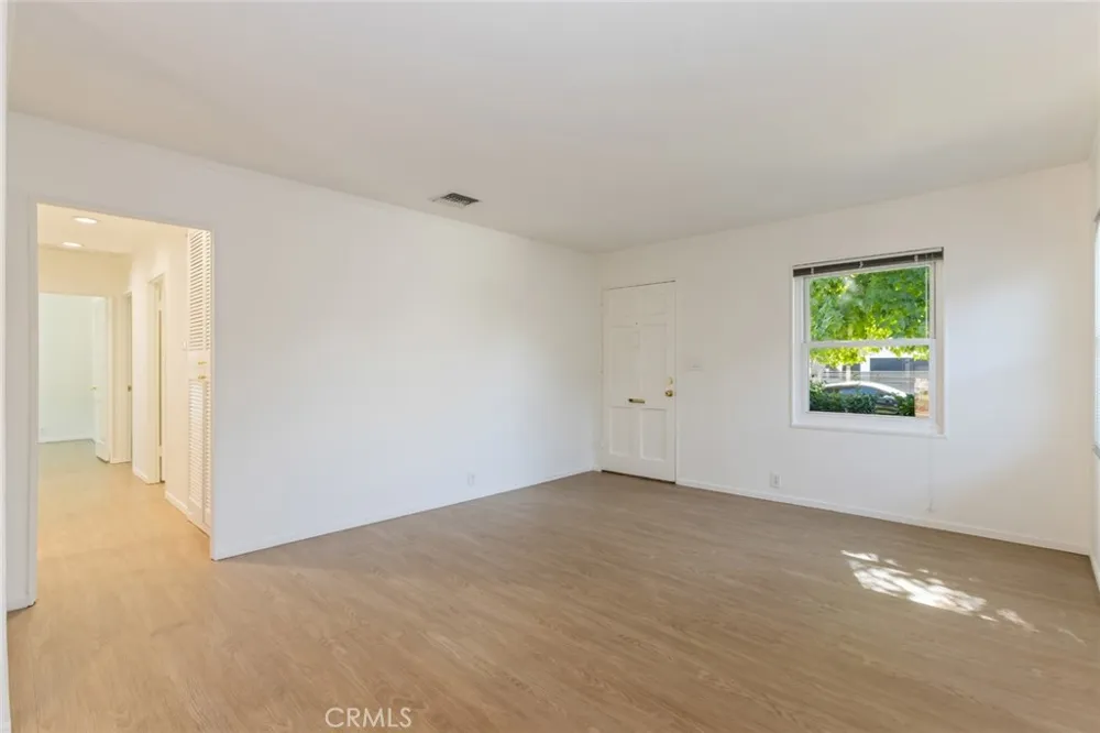 6448 Charlesworth North Hollywood, CA 91606