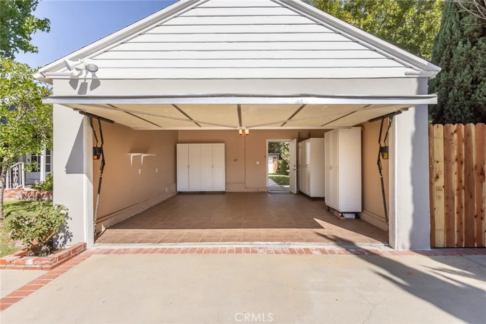 6448 Charlesworth North Hollywood, CA 91606