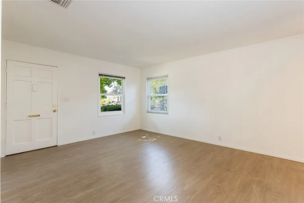6448 Charlesworth North Hollywood, CA 91606