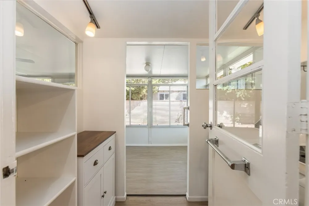 6448 Charlesworth North Hollywood, CA 91606