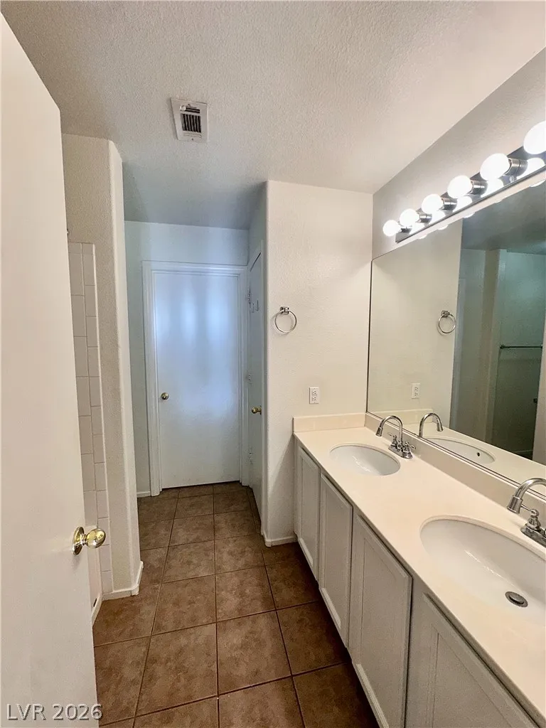 2053 Turquoise Ridge Street #202 Las Vegas, NV 89117
