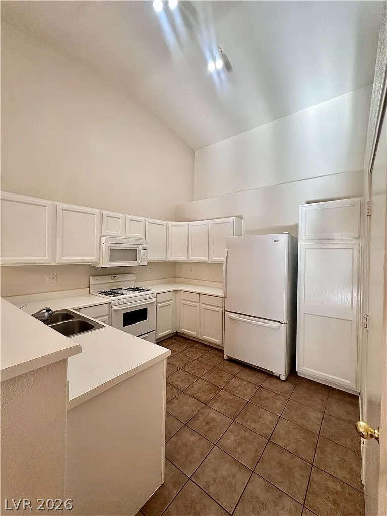 2053 Turquoise Ridge Street #202 Las Vegas, NV 89117