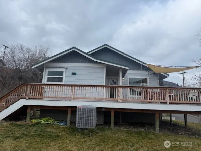 1822 Juniper Oroville, WA 98844