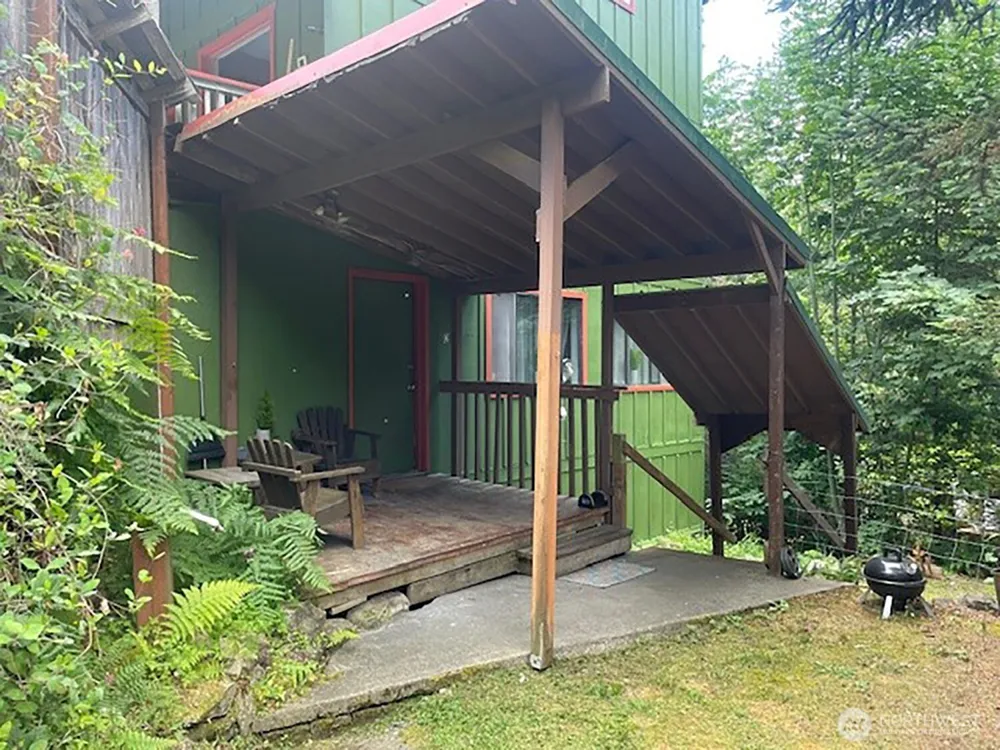 58410 State Route 410 E Greenwater, WA 98022