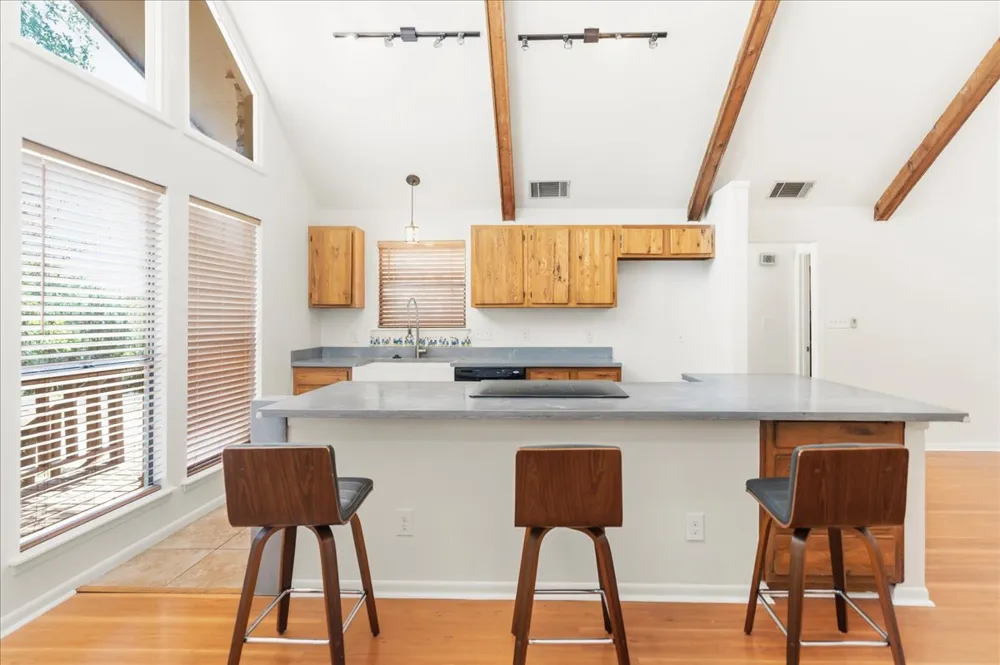 2500 Rolling Oaks San Marcos, TX 78666