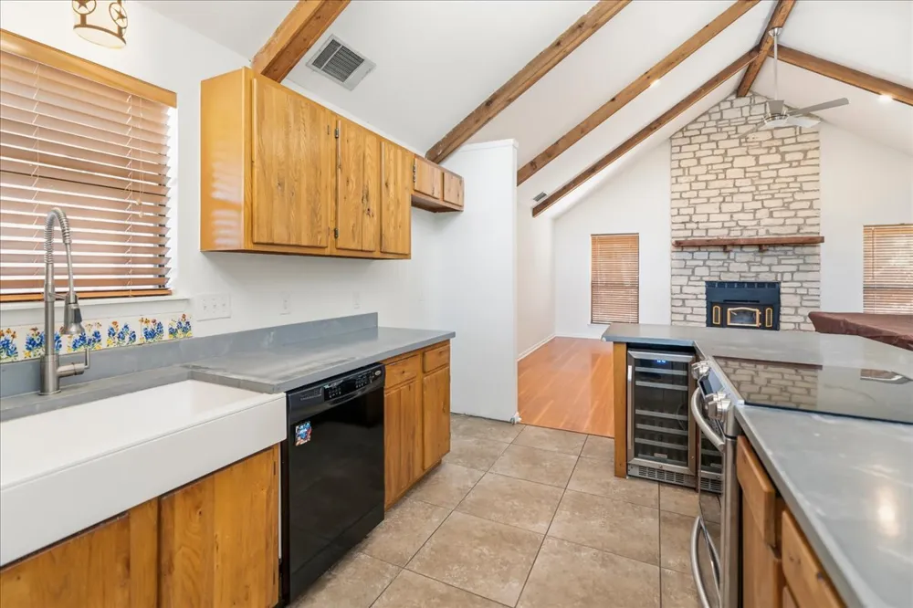 2500 Rolling Oaks San Marcos, TX 78666