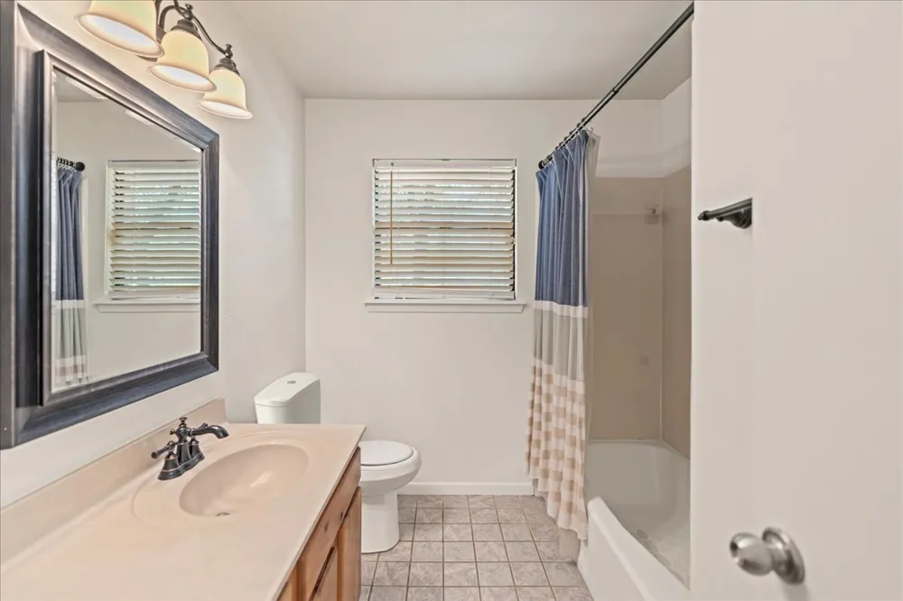 2500 Rolling Oaks San Marcos, TX 78666