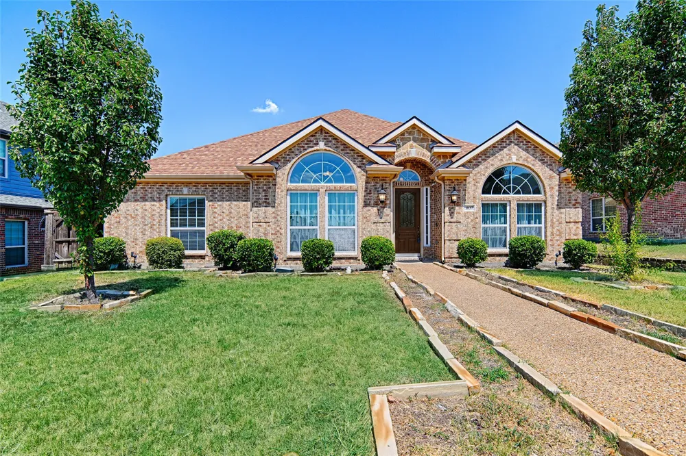 1837 Lakeview Drive DeSoto, TX 75115