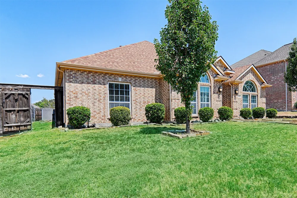 1837 Lakeview Drive DeSoto, TX 75115