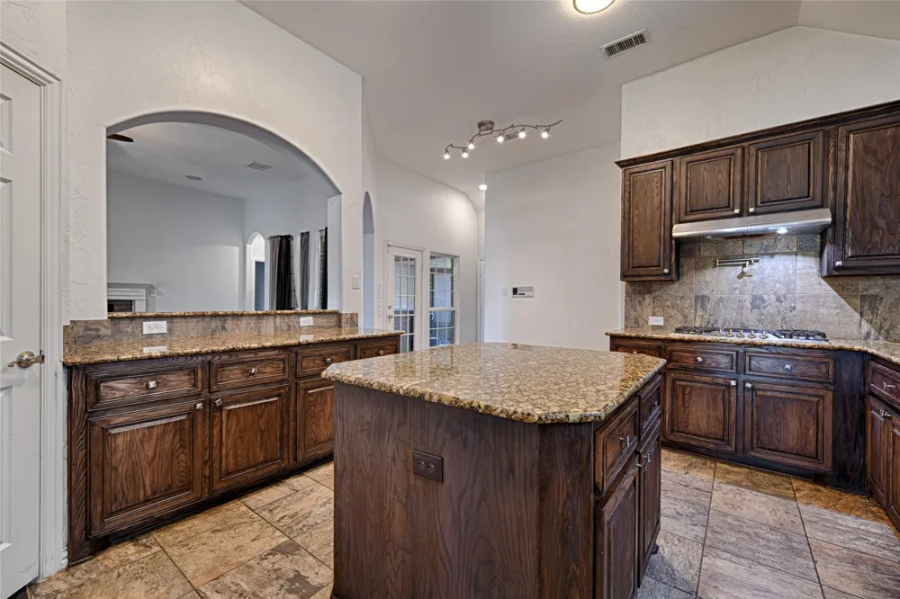 1837 Lakeview Drive DeSoto, TX 75115