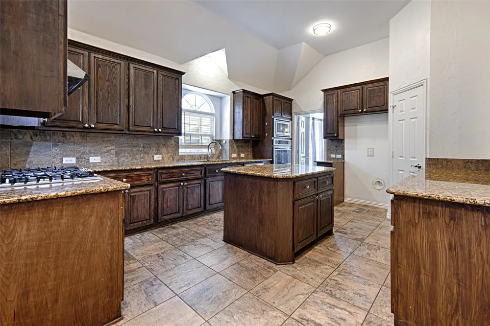 1837 Lakeview Drive DeSoto, TX 75115