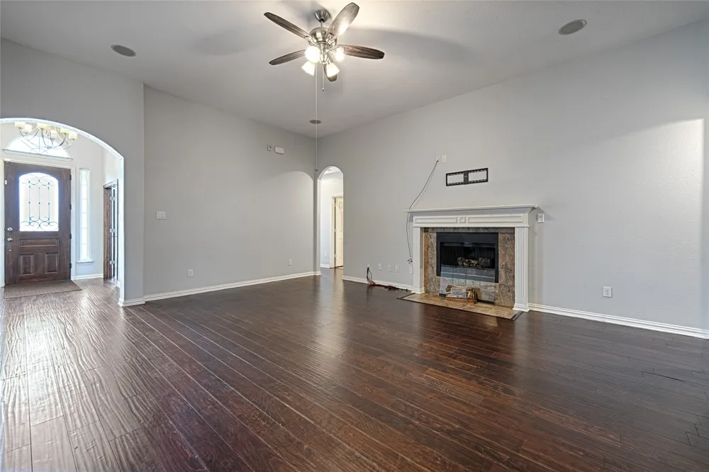 1837 Lakeview Drive DeSoto, TX 75115