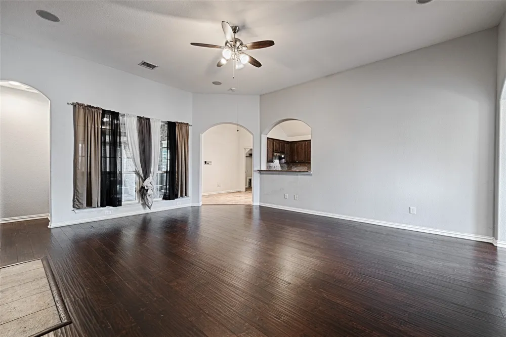 1837 Lakeview Drive DeSoto, TX 75115
