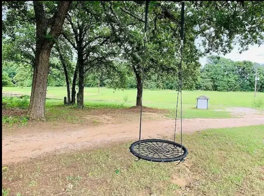 207 EMBERSON CHAPEL ROAD Pilot Point, TX 75068